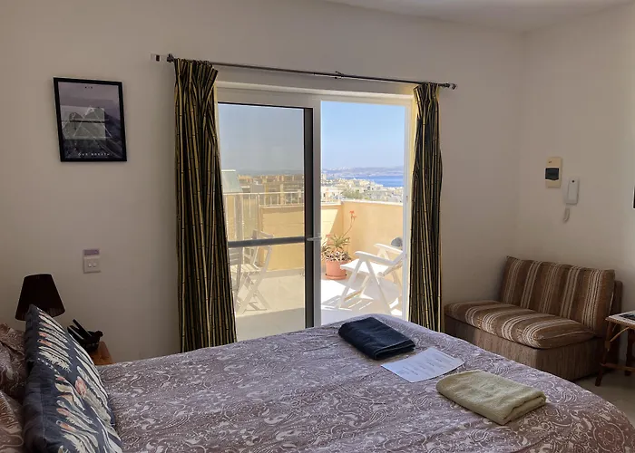 Πανσιόν Nations Għajnsielem